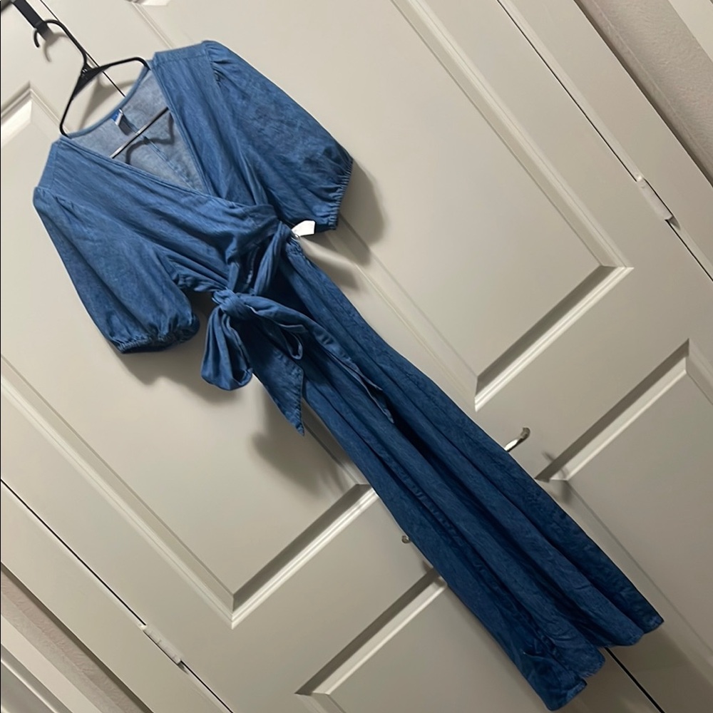 NWT puff sleeve chambray dress